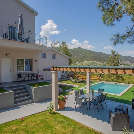Privileged Villa Néa Péramos Buitenkant foto