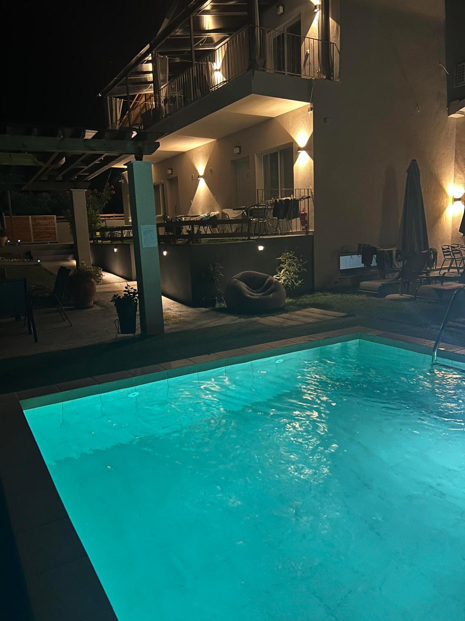 Privileged Villa Néa Péramos Buitenkant foto